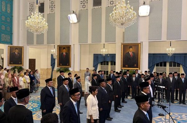 Prabowo Bentuk Komite Percepatan Pembangunan Papua, Dipimpin Velix Wanggai Prabowo Bentuk Komite Percepatan Pembangunan Papua, Dipimpin Velix Wanggai